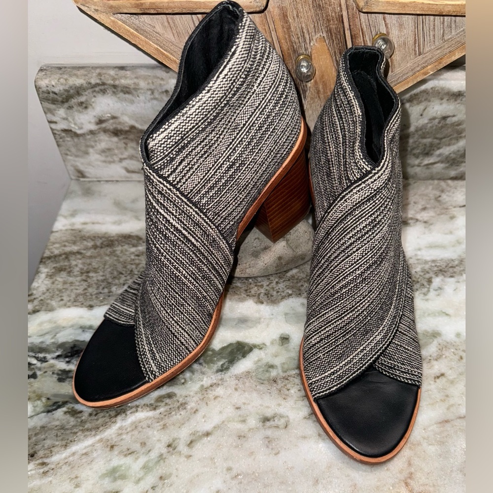Matt Bernson Jette Black/ White Open toe Heel Bootie 8